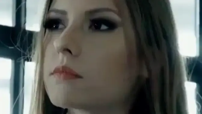 《高压监狱》：绝望囚笼下的生死博弈，人性深渊的极致探索与感官冲击